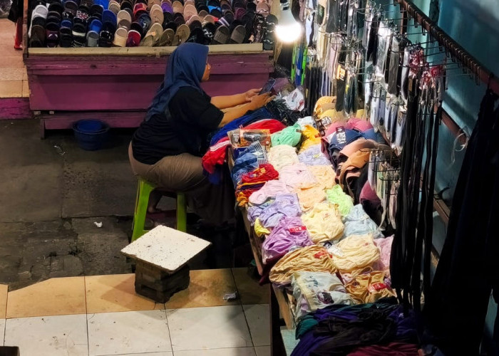 Sewa Lahan Tanpa Stan di Pasar Pucang Anom, Pedagang Bayar 300 Ribu