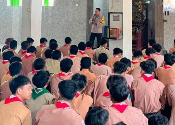 Cegah Kenakalan Remaja, Polsek Wiyung Edukasi Siswa Baru SMAN 22 Surabaya 