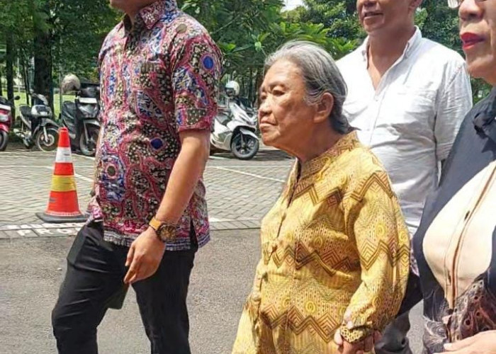Nenek Elina Penuhi Panggilan Penyidik Polda Jatim Terkait Laporan Pemalsuan Dokumen