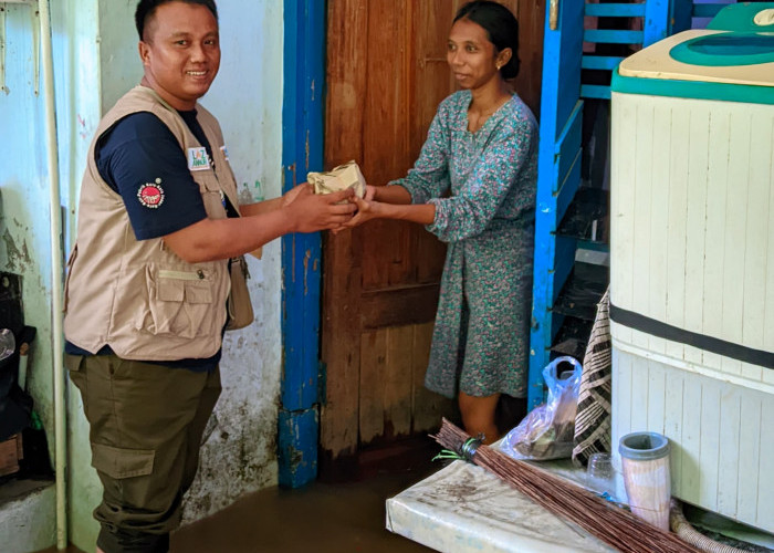 LAZ Annur PLN Indonesia Power UBP Grati Peduli Korban Banjir