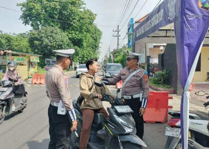 Sosialisasi Operasi Zebra Semeru 2025, Polsek Waru Ajak Pengendara Tertib Lalu Lintas