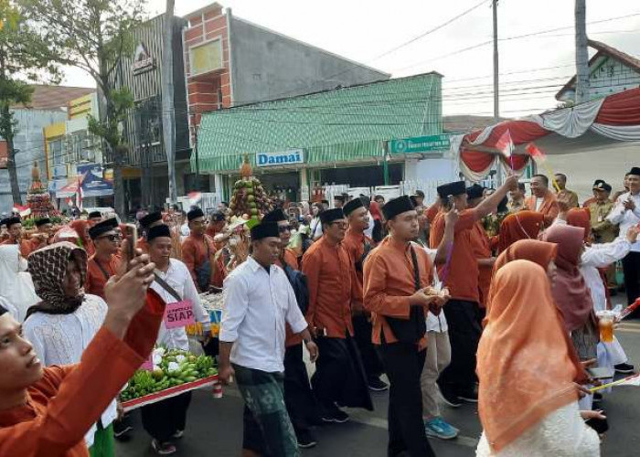 Peringati Maulid Nabi Muhammad SAW, Pemkab Situbondo Gelar Parade Ancak Agung