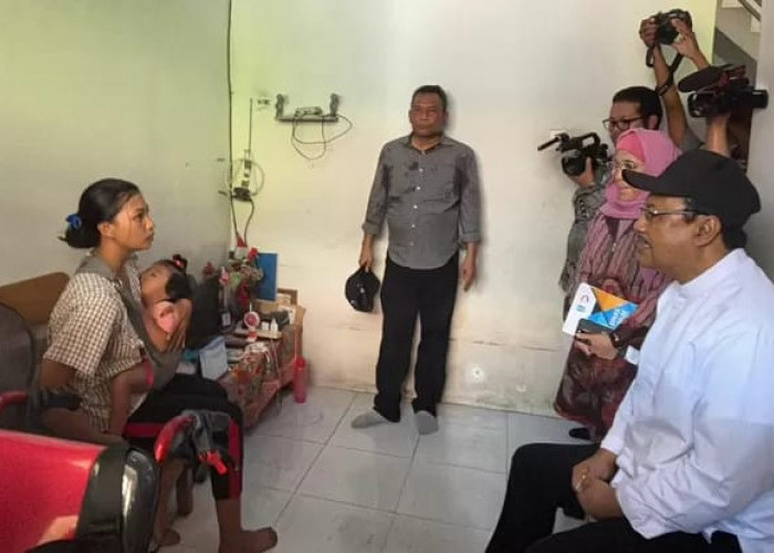 Kemensos Kunjungi Rumah Keluarga Penyandang Disabilitas di Tanah Kali Kedinding