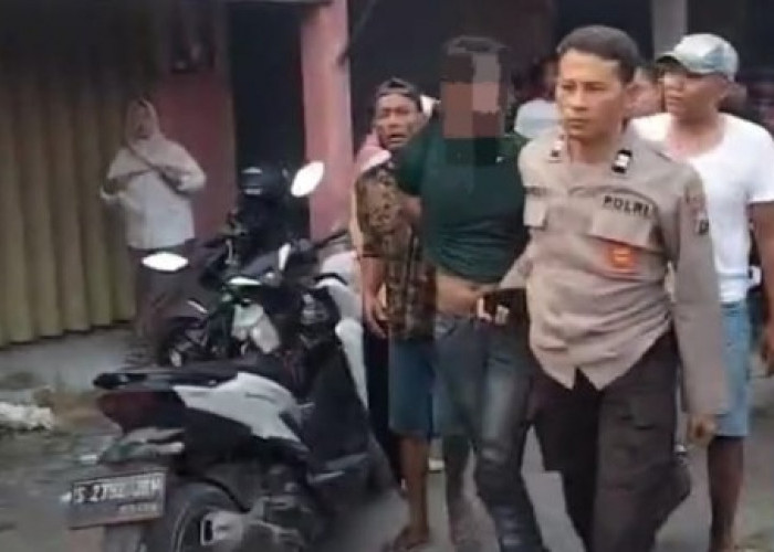 Dihajar Massa! Maling Motor Keok Dikepung Warga Karangcangkring
