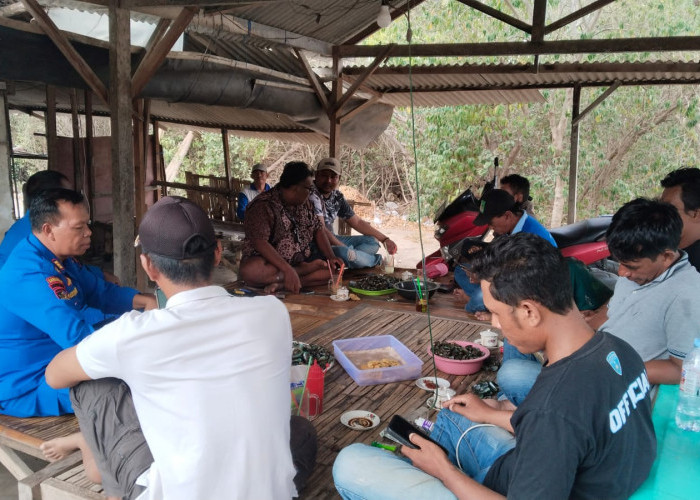 Satpolairud Polres Gresik Sambangi Nelayan Ujungpangkah, Ingatkan Pentingnya Keselamatan Saat Melaut