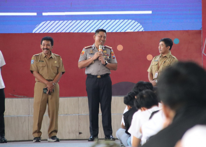 Cegah Kenakalan Remaja, Kombes Pol Danang Berikan Edukasi Wawasan Kebangsaan di SMKN 4 Malang