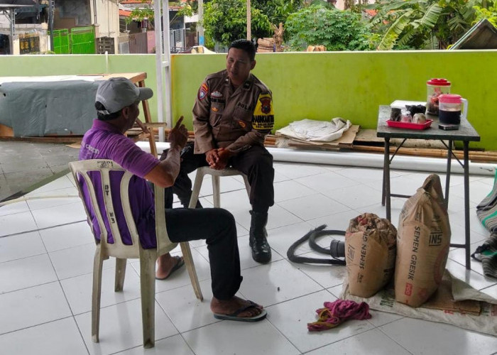 Bhabinkamtibmas Polsek Wiyung Aktif Sambangi Warga, Imbau Jaga Keamanan dan Ketertiban