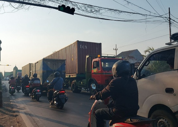 Jembatan Branjangan Sempit, Sopir Truk Surabaya Bisa Rugi Rp1 Juta Sehari