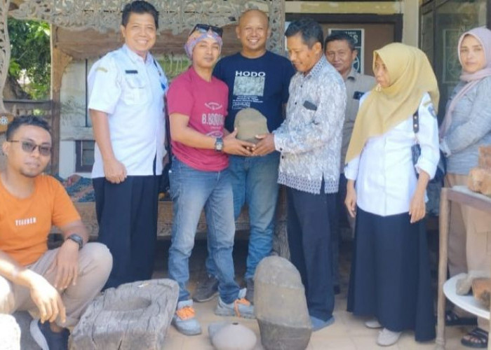 Juru Pelihara Cagar Budaya Situbondo Titipkan Dua Batu Phallus ke Museum Balumbung