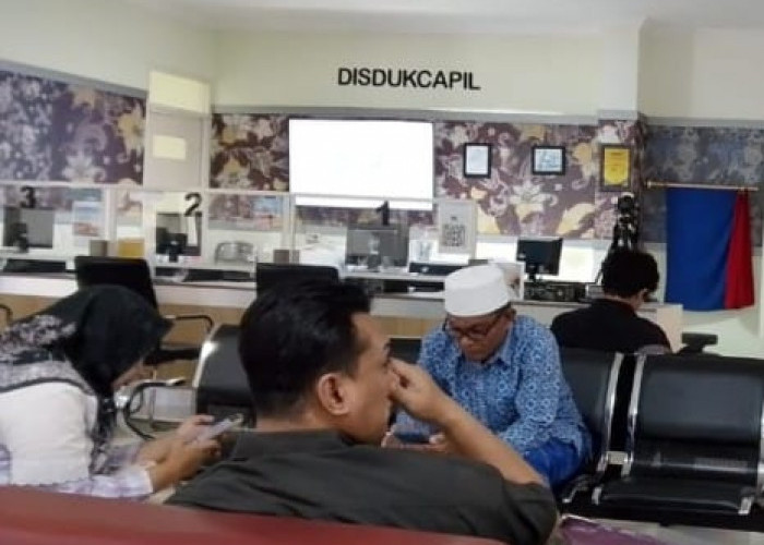 Anggota DPRD Keluhkan Cetak e-KTP di MPP Lamongan Bisa 3 Hari