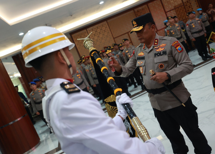 Kapolda Jatim Pimpin Upacara Pemuliaan Nilai Luhur Tribrata Pataka, Komitmen Beri Pelayanan Terbaik Masyarakat