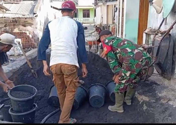 Kolaborasi Babinsa Nguter dan Warga Warnai Pembangunan Jalan Rabat Beton