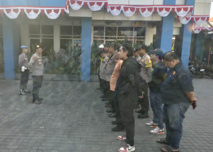 Polsek Gayungan dan Polrestabes Surabaya Pengamanan Unjuk Rasa di Dinas Kelautan
