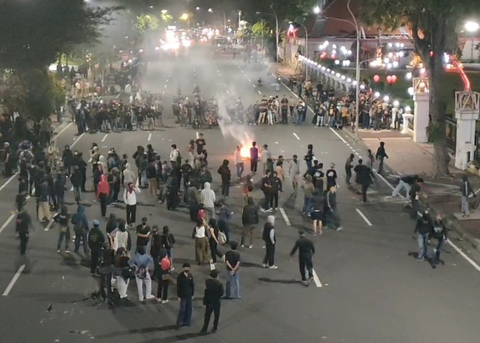 Demonstran #IndonesiaSekarat di Surabaya Ditangkap Polisi, 6 Orang Positif Sabu