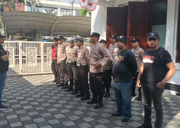 Polsek Sawahan Amankan Sidang di Pengadilan Negeri Surabaya