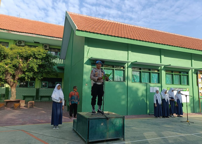 Polisi dan TNI Bina Disiplin Pelajar Krembung