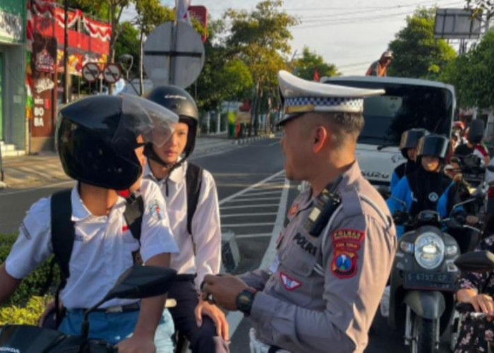 Satlantas Polres Bojonegoro Lakukan Aksi Simpatik Budaya Tertib Lalu Lintas Bersama Jasa Raharja
