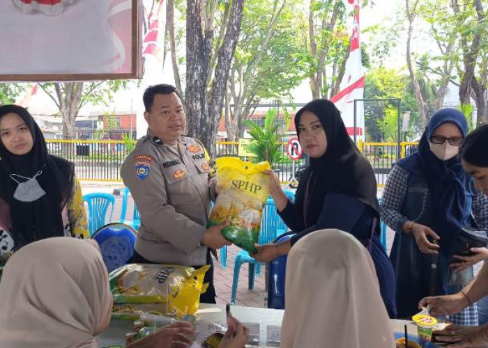 Gerakan Pangan Murah Hadir di Polsek Tenggilis Mejoyo, Warga Sambut Antusias Beras Murah Bulog