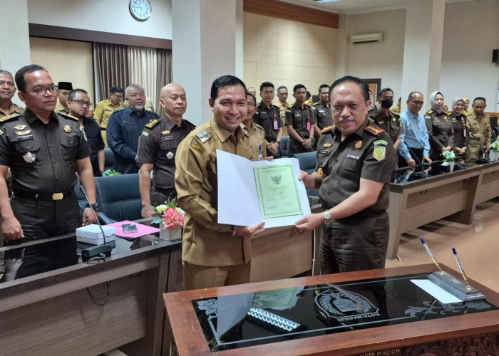 Kejari Madiun Serahkan Aset PSU Perumahan Puri Asri ke Pemkot, Ingatkan Pengembang Jangan Hindari Kewajiban