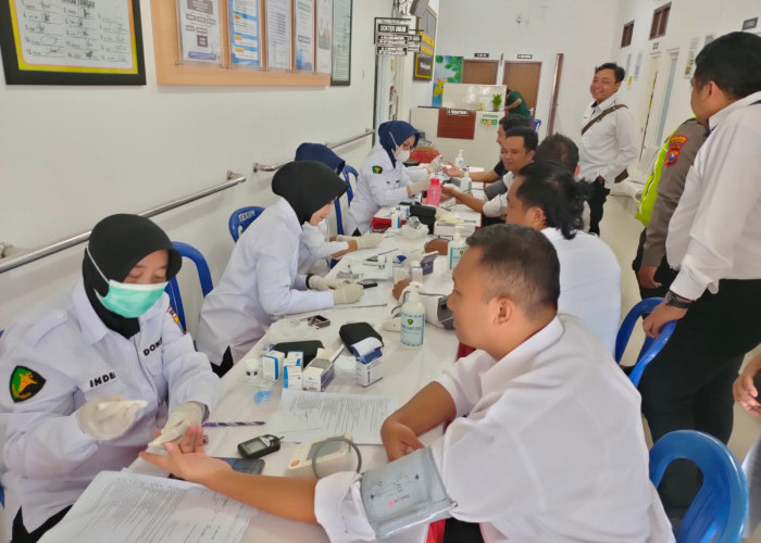 Jelang Pengamanan TPS Pemilu 2024, Polisi di Bojonegoro Jalani Pemeriksaan Kesehatan