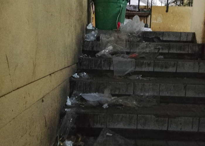 Sampah Berserakan di Pasar Tingkat Lamongan Dikhawatirkan Bikin Omzet Pedagang Turun