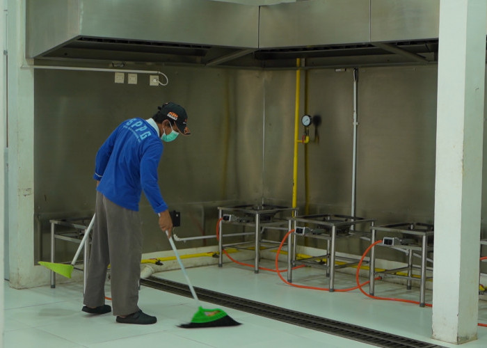 Di Balik Dapur MBG: Perjuangan Agus Menghidupi Keluarga dan Melunasi Utang di Ngawi