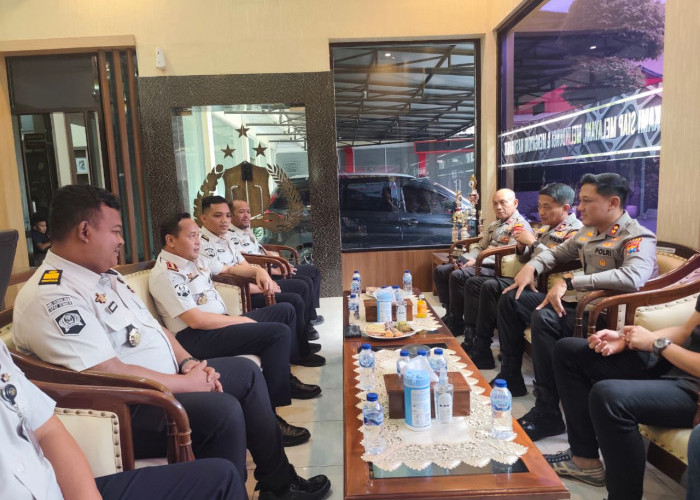 Duduk Bersama Penuh Keakraban, Kalapas dan Kapolres Jember Perkuat Benteng Keamanan dan Pembinaan