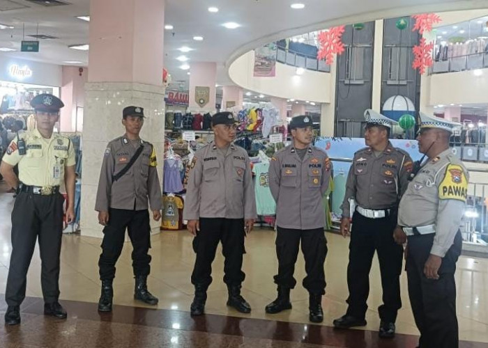 Polsek Simokerto Perketat Patroli di Mall ITC, Antisipasi Lonjakan Pengunjung Libur Panjang