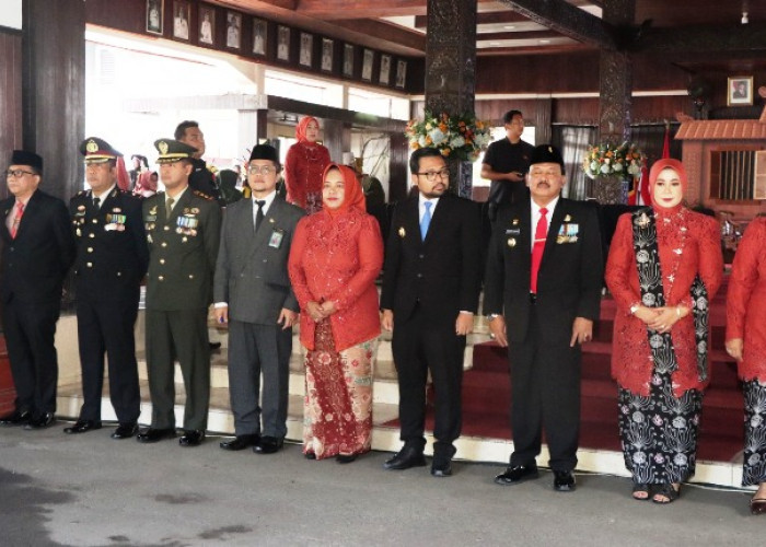 Peringati Hari Ibu Ke-97, Wakapolres Nganjuk Hadiri Upacara Forkopimda di Pendopo