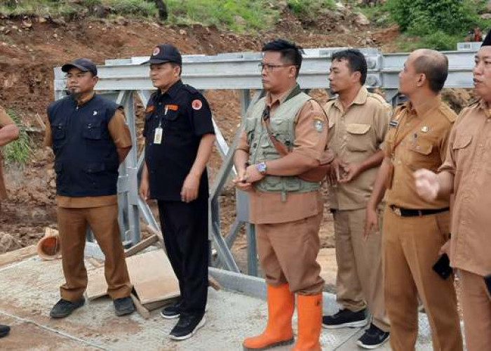 Bupati Situbondo Tinjau Pembangunan Jembatan dan Rumah Terdampak Banjir
