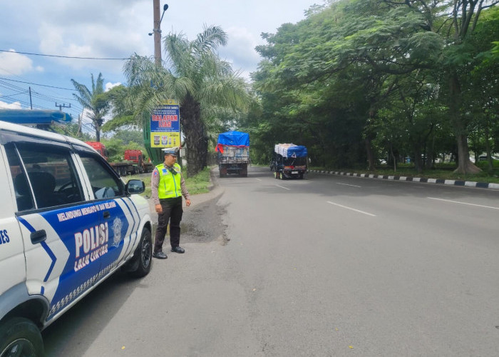 Antisipasi Kemacetan dan Laka Lantas, Personel Polsek Tandes Siaga di Jalur Tengkorak Margomulyo