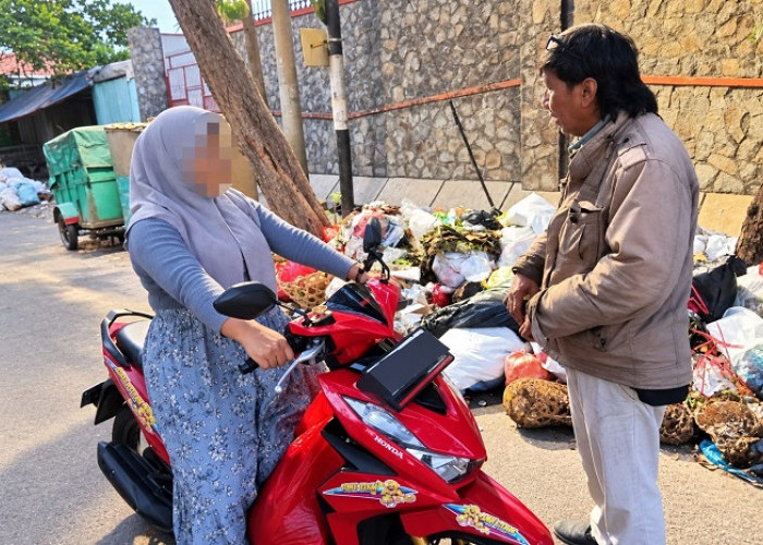 OTT Buang Sampah Sembarangan di Surabaya, 4 Warga Didenda Rp75 Ribu dan Disanksi Bersih-Bersih