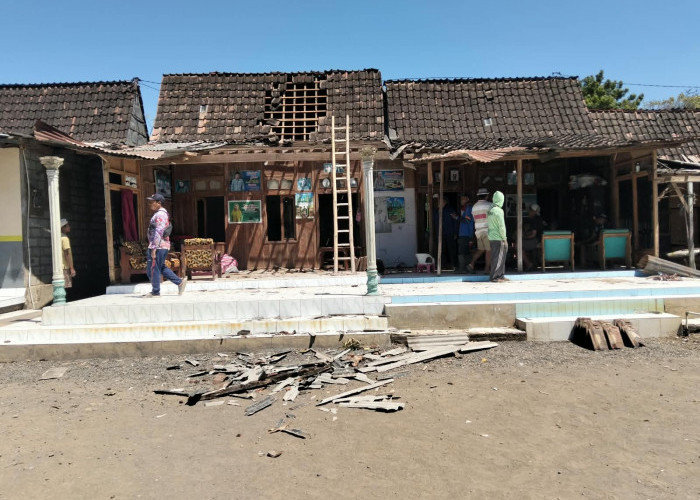 Puting Beliung Terjang Situbondo, Atap Tiga Rumah Warga Porak-poranda