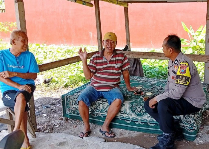 Polsek Wiyung Sambangi Warga dan Sosialisasi Satkamling untuk Tingkatkan Keamanan