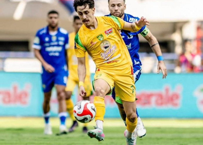 Jual Beli Serangan di Babak Pertama, Persib vs Persebaya Berakhir Tanpa Gol