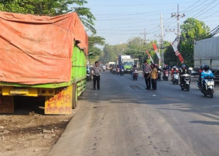 Gagal Salip Truk, Pelajar Surabaya Tewas Adu Banteng dengan Motor di Kebomas