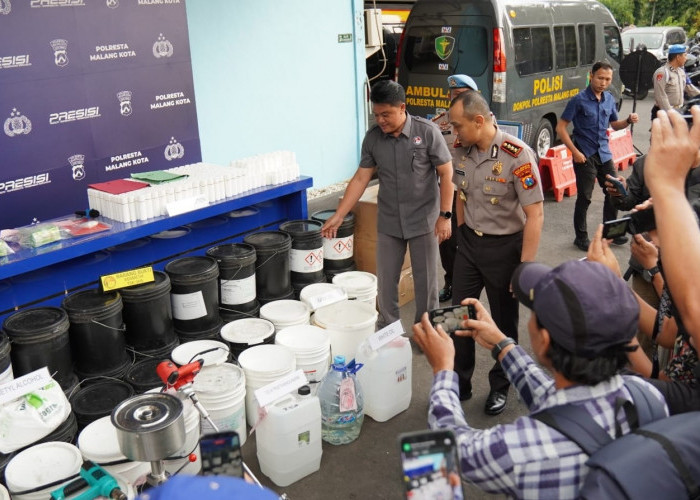Bongkar Peredaran Kosmetik Ilegal, Polresta Malang Kota Amankan 1,4 Ton Bahan Baku