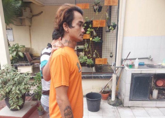 Warga Panjang Jiwo Renovasi Rumah Kos Sambil Curi Motor di Siwalankerto