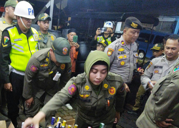 Operasi Pekat Amankan Ratusan Botol Miras dari Toko Kelontong