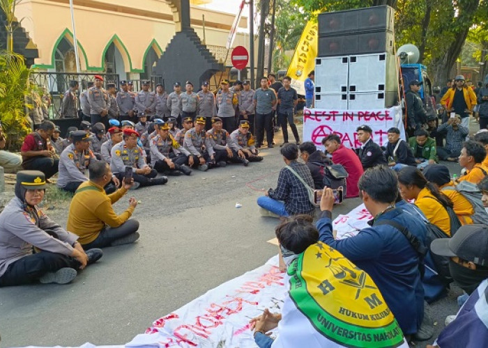 Mahasiswa Pasuruan Luruk Mapolres, Tuntut Kematian Widi Nurcahyono Diusut Transparan