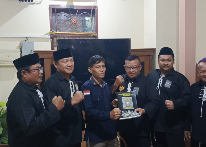 PSHT Kota Blitar Serahkan Legalitas ke Bakesbangpol, Tegaskan Hanya Satu Kepemimpinan yang Sah