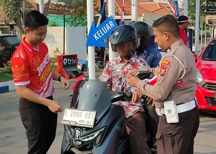 HUT ke-81 RI, Satpas Colombo Surabaya Gelar Lomba dan Bagikan Bendera Merah Putih