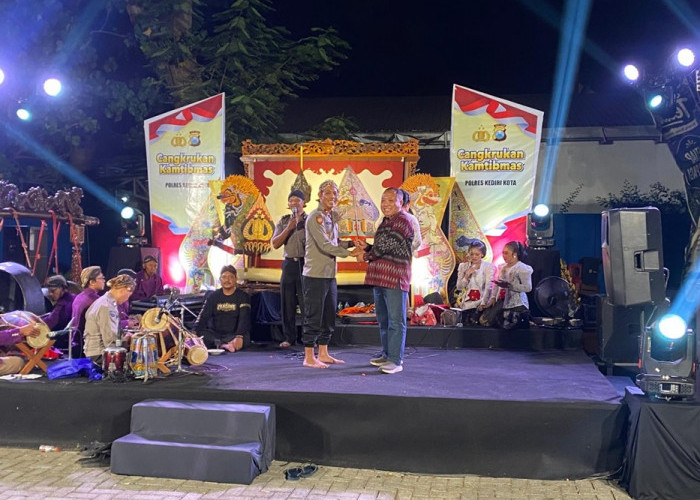 Wayang Cangkrukan Polres Kediri Kota Edukasi Kamtibmas Lewat Budaya