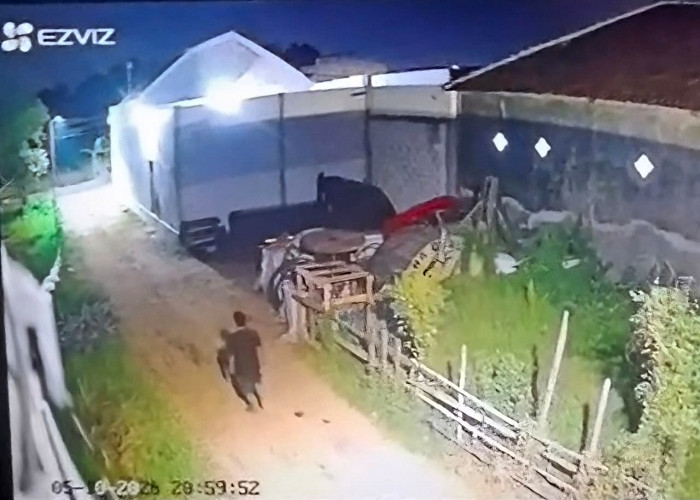 Warga Gadingrejo Pasuruan Kepung 2 Pencuri Bersenjata Tajam di Gudang