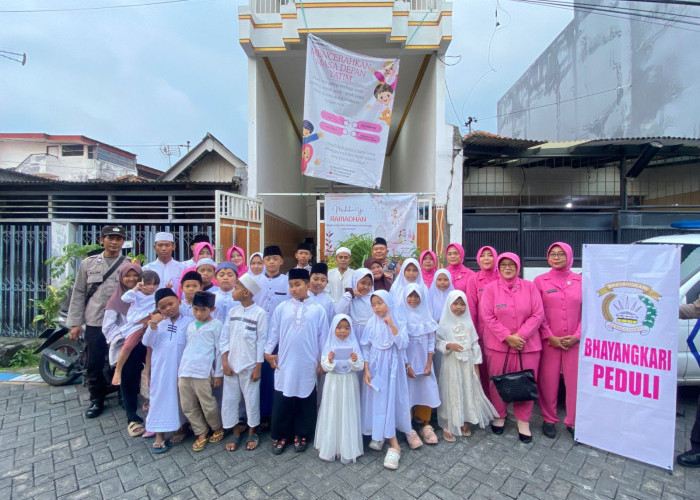 Sentuhan Kasih, Kapolsek Simokerto Sambangi Yayasan Himatun Ayat untuk Santuni Anak Yatim