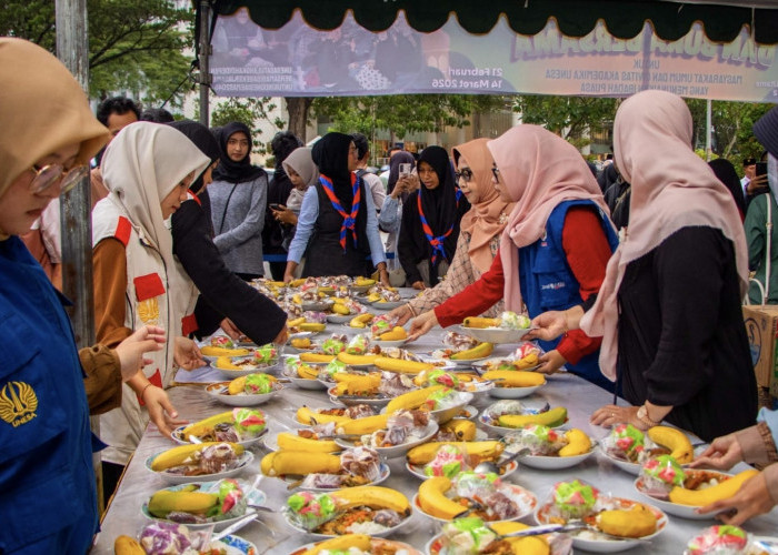 Unesa Kembali Hadirkan 2.500 Paket Takjil Gratis Setiap Hari, Jadi Penopang Mahasiswa Perantauan dan Warga