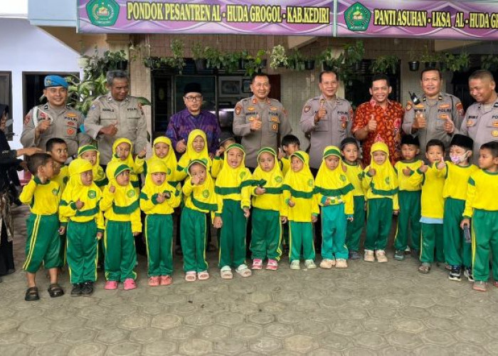 Polsek Grogol Berbagi Kebahagiaan dengan Anak Yatim Piatu