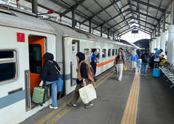 Tiga Kereta Api Tujuan Surabaya dan Malang Alami Keterlambatan, Jalur Pantura Masih Terendam Air