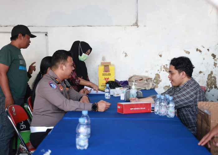 Sambut Hari Jadi Lalu Lintas Bhayangkara Ke-71, Satlantas Polres Jember Gelar Bakti Kesehatan Ojol