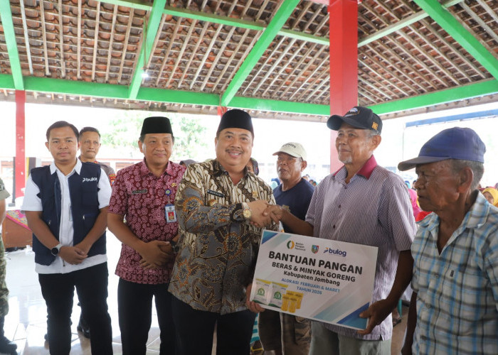 Bupati Warsubi Resmikan Bantuan Pangan di Plandaan, 207 Ribu Warga Jombang Terima Beras dan Minyak